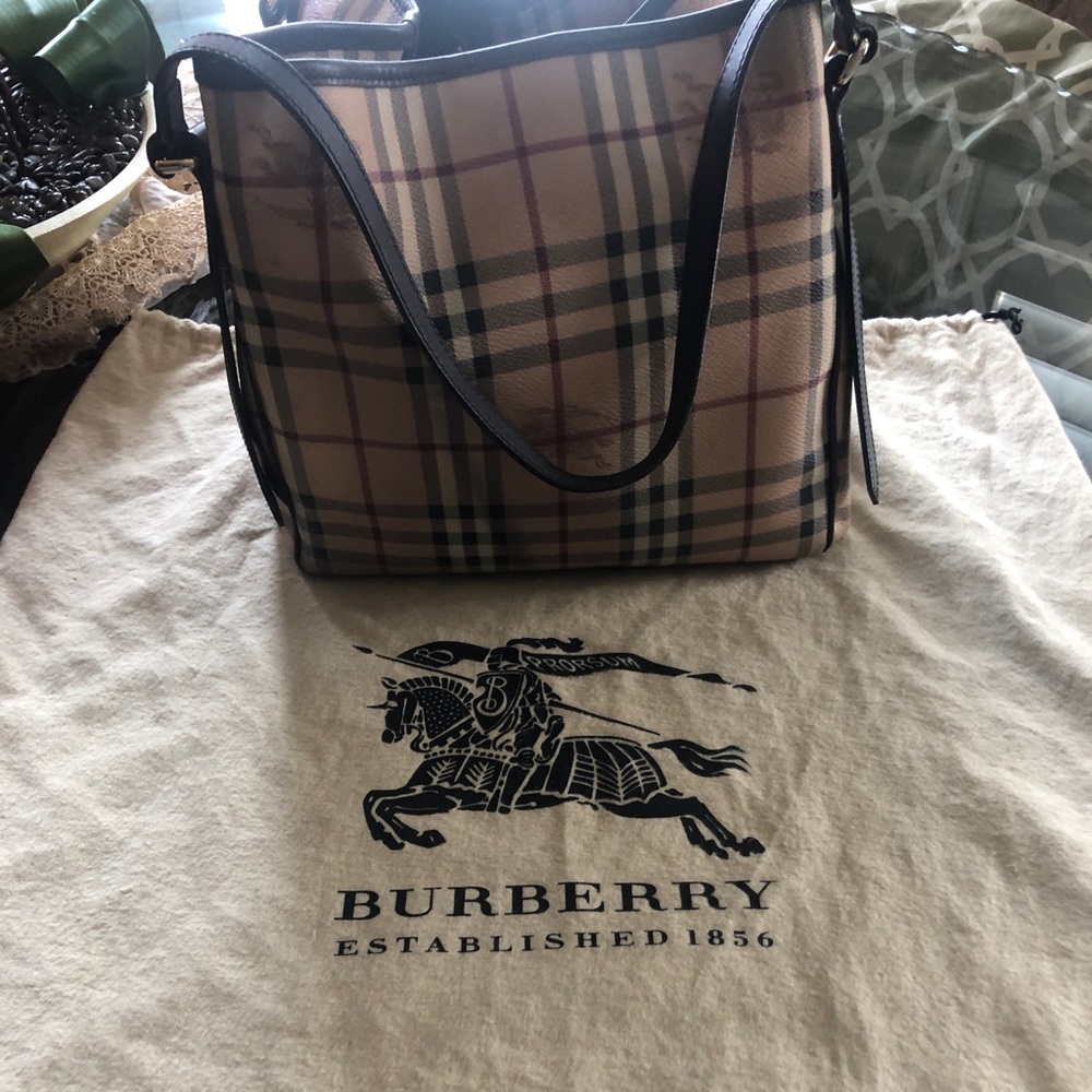 Burberry purse